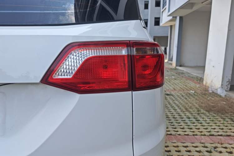 Used Wuling Hongguang S3 2019 1.5L Manual Comfort Model China VI Standard Right Rear Taillight