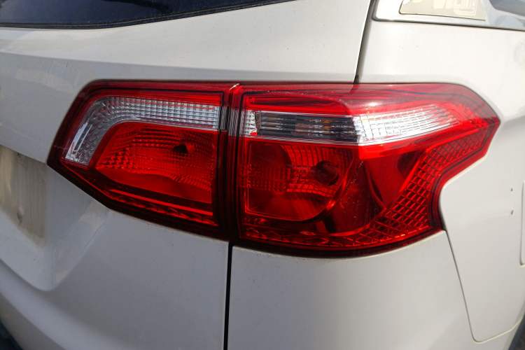 Used Wuling Hongguang S3 2019 1.5L Manual Comfort Model China VI Standard Right Rear Taillight