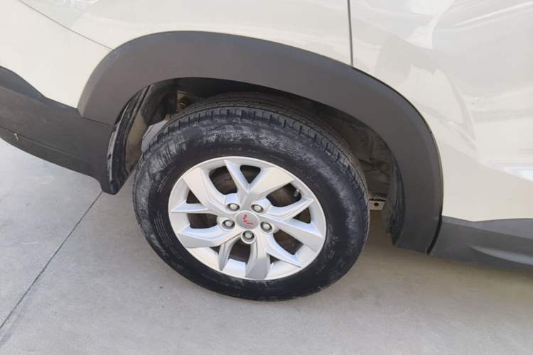 Used Wuling Hongguang S3 2019 1.5L Manual Standard Version China VI Standard Right Rear Wheel Hub