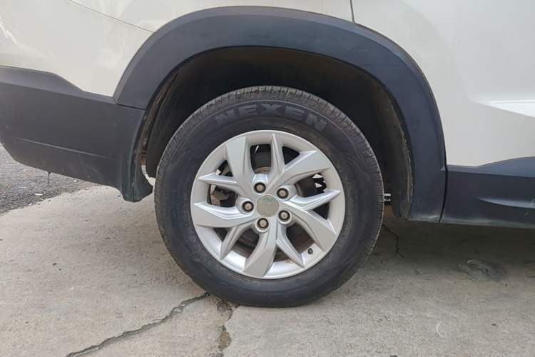 Used Wuling Hongguang S3 2019 Automatic Clutch Version 1.5L Manual Comfort Model China V Standard Right Rear Wheel Hub