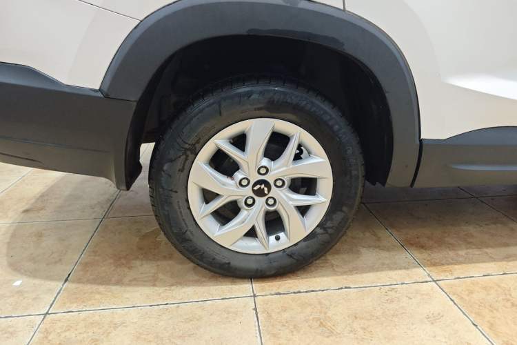 Used Wuling Hongguang S3 2019 1.5L Manual Comfort Model China VI Standard Right Rear Wheel Hub