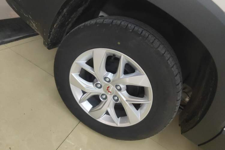 Used Wuling Hongguang S3 2019 1.5L Manual Standard Version China VI Standard Right Rear Wheel Hub