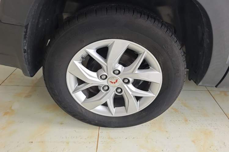 Used Wuling Hongguang S3 2019 1.5L Manual Standard Version China VI Standard Right Rear Wheel Hub