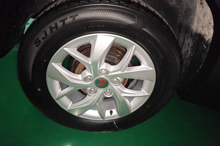 Used Wuling Hongguang S3 2019 1.5L Manual Standard Version China VI Standard Right Rear Wheel Hub