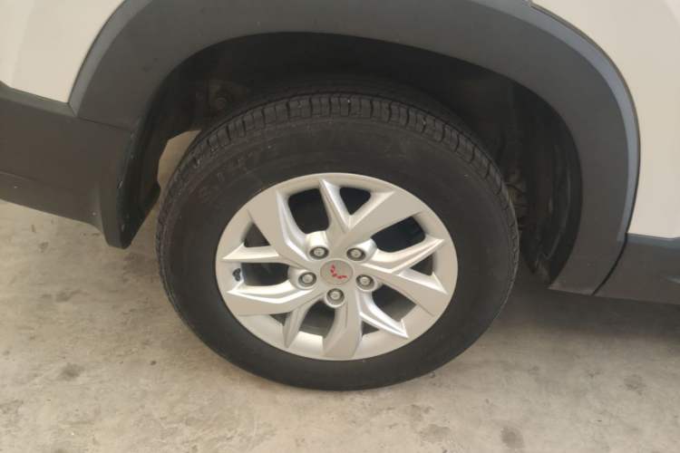Used Wuling Hongguang S3 2019 1.5L Manual Standard Version China VI Standard Right Rear Wheel Hub