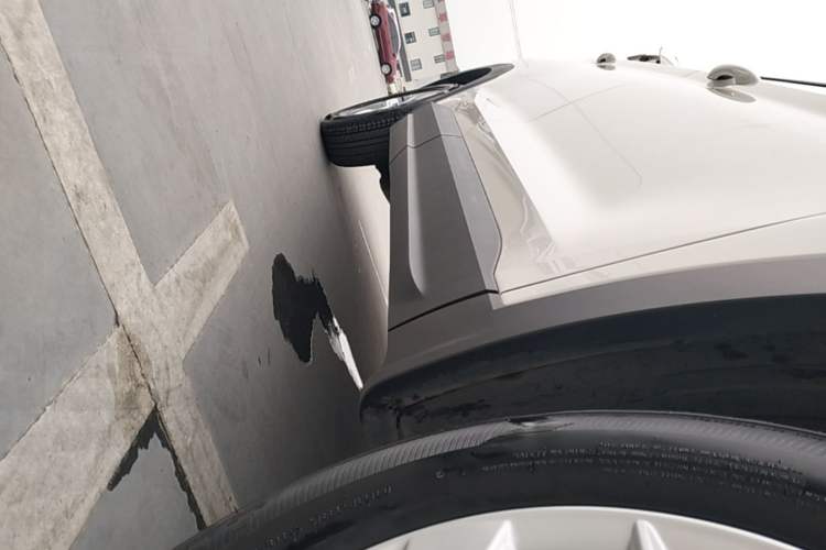 Used Wuling Hongguang S3 2019 1.5L Manual Standard Version China VI Standard Right Side Sill