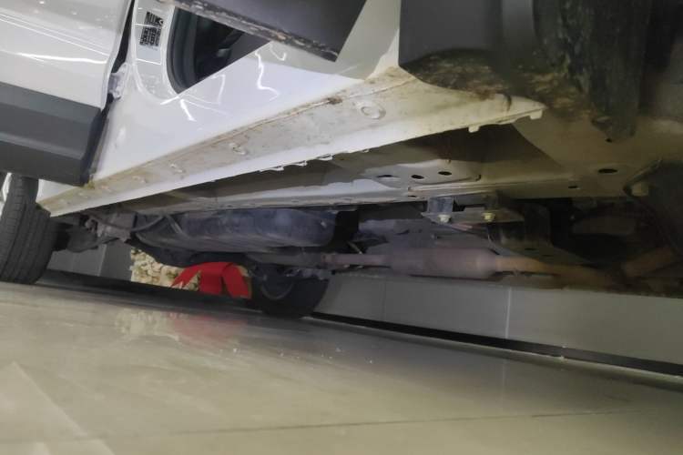 Used Wuling Hongguang S3 2019 1.5L Manual Standard Version China VI Standard Right Side Sill