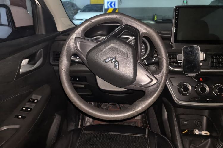 Used Wuling Hongguang S3 2019 1.5L Manual Comfort Model China VI Standard Steering Wheel