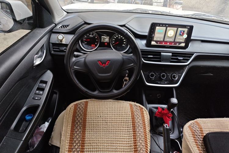 Used Wuling Hongguang S3 2019 1.5L Manual Standard Version China VI Standard Steering Wheel