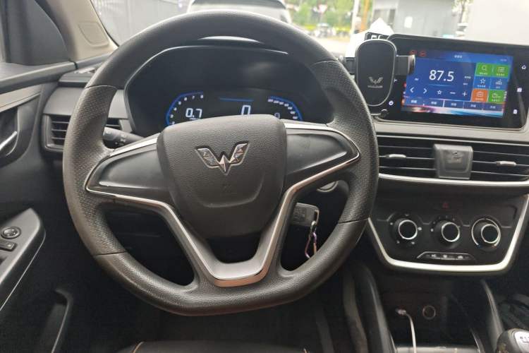 Used Wuling Hongguang S3 2019 1.5L Manual Comfort Model China VI Standard Steering Wheel