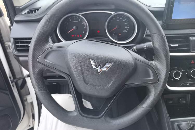 Used Wuling Hongguang S3 2019 1.5L Manual Standard Version China VI Standard Steering Wheel
