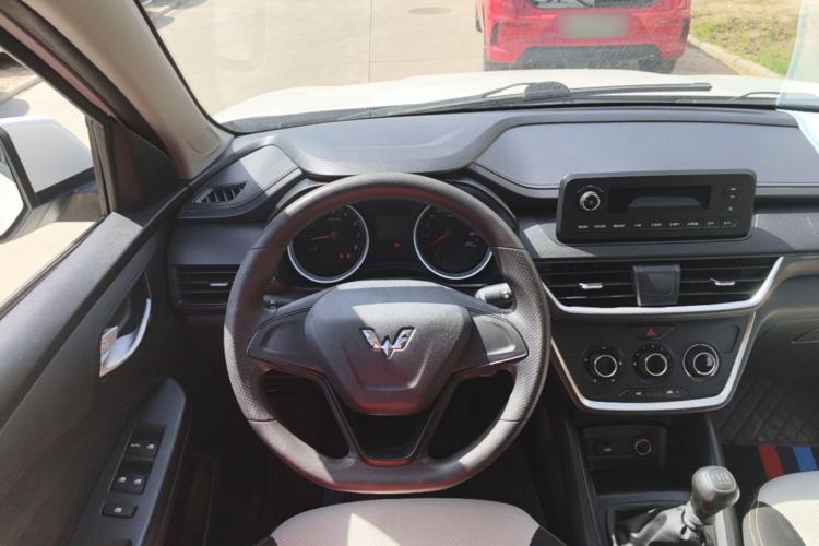 Used Wuling Hongguang S3 2019 1.5L Manual Standard Version China VI Standard Steering Wheel