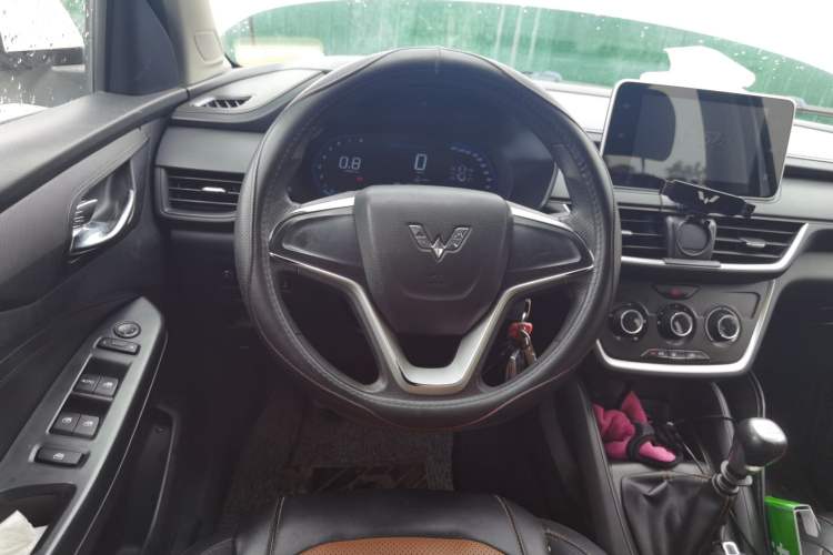Used Wuling Hongguang S3 2019 1.5L Manual Comfort Model China VI Standard Steering Wheel
