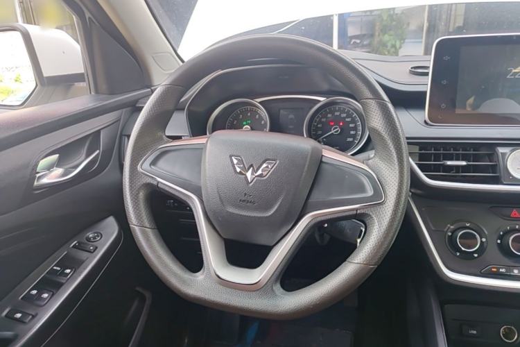 Used Wuling Hongguang S3 2019 Automatic Clutch Version 1.5L Manual Comfort Model China V Standard Steering Wheel