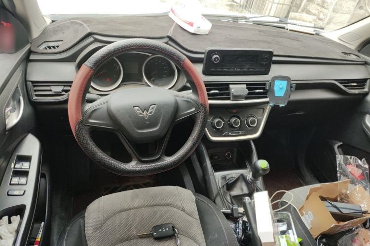 Used Wuling Hongguang S3 2019 1.5L Manual Standard Version China VI Standard Steering Wheel