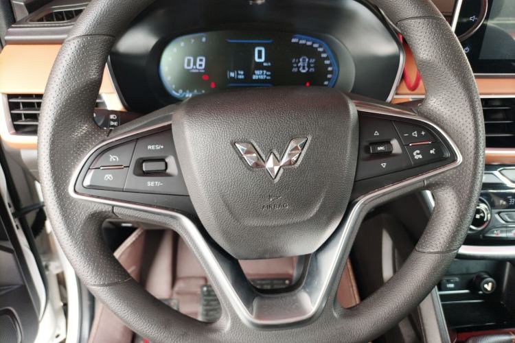 Used Wuling Hongguang S3 2019 Automatic Clutch Version 1.5L Manual Luxury Model China V Standard Steering Wheel