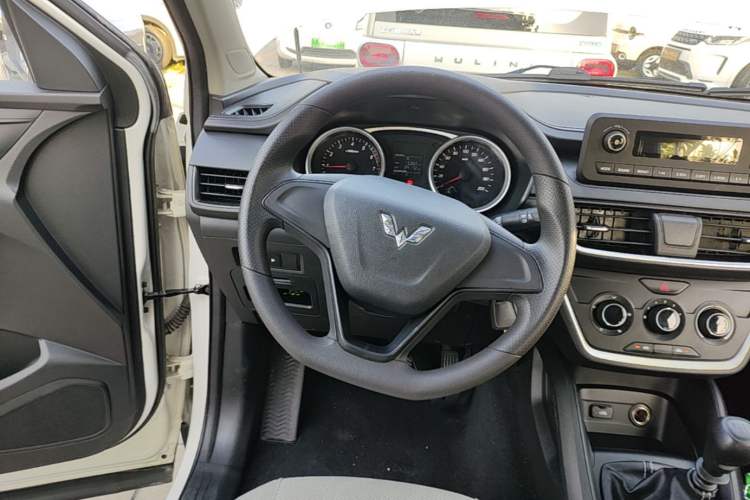 Used Wuling Hongguang S3 2019 1.5L Manual Standard Version China VI Standard Steering Wheel