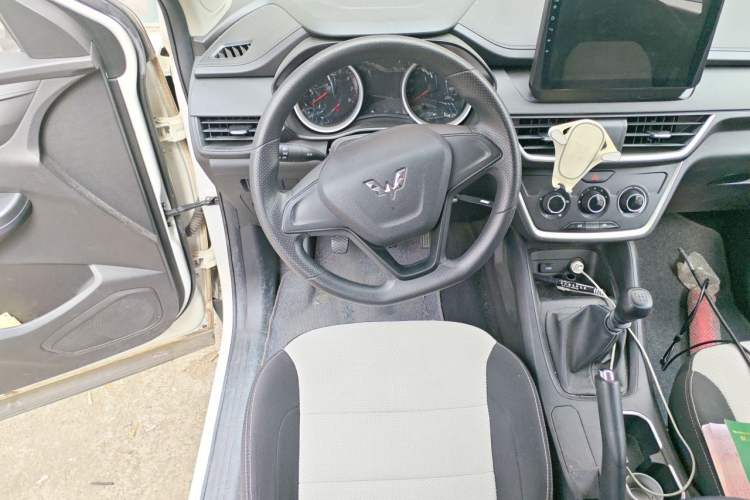 Used Wuling Hongguang S3 2019 1.5L Manual Comfort Model China VI Standard Steering Wheel