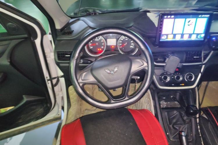 Used Wuling Hongguang S3 2019 1.5L Manual Standard Version China VI Standard Steering Wheel