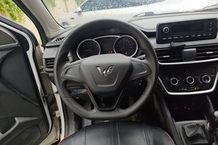 Used Wuling Hongguang S3 2019 1.5L Manual Standard Version China VI Standard Steering Wheel