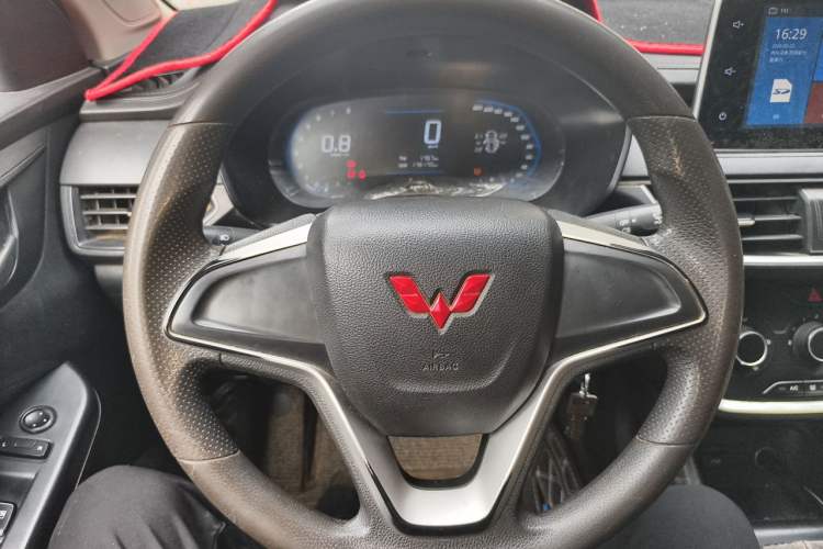 Used Wuling Hongguang S3 2019 1.5L Manual Comfort Model China VI Standard Steering Wheel