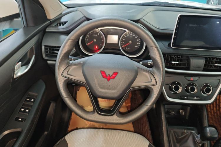 Used Wuling Hongguang S3 2019 1.5L Manual Standard Version China VI Standard Steering Wheel