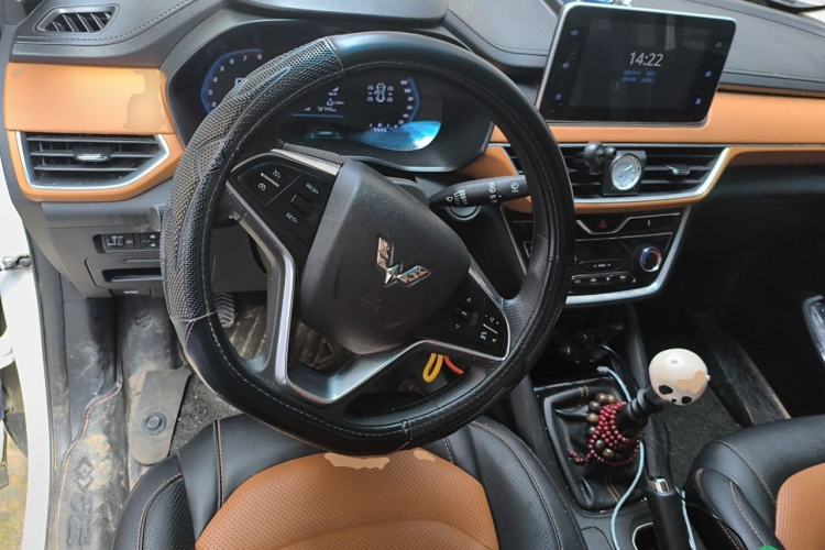 Used Wuling Hongguang S3 2019 Automatic Clutch Version 1.5L Manual Luxury Model China V Standard Steering Wheel
