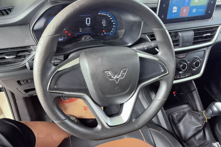 Used Wuling Hongguang S3 2019 1.5L Manual Comfort Model China VI Standard Steering Wheel