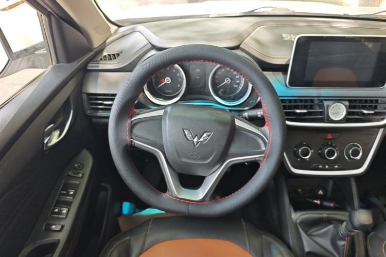 Used Wuling Hongguang S3 2019 Automatic Clutch Version 1.5L Manual Comfort Model China V Standard Steering Wheel