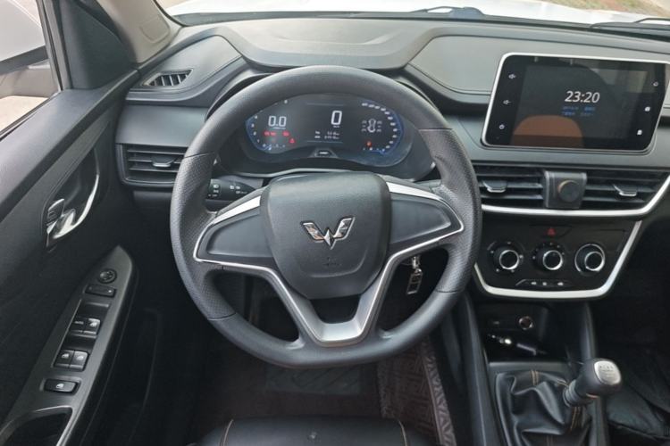 Used Wuling Hongguang S3 2019 1.5L Manual Comfort Model China VI Standard Steering Wheel