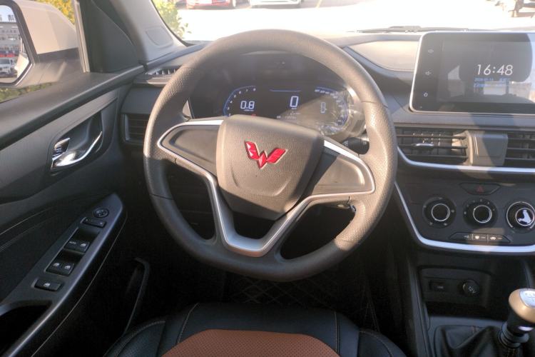 Used Wuling Hongguang S3 2019 1.5L Manual Comfort Model China VI Standard Steering Wheel