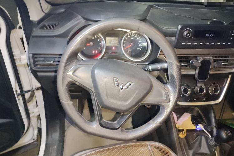 Used Wuling Hongguang S3 2019 1.5L Manual Standard Version China VI Standard Steering Wheel