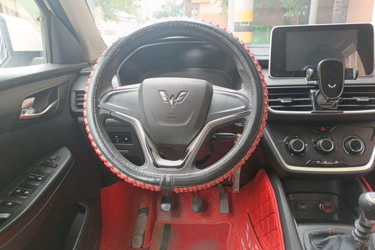 Used Wuling Hongguang S3 2019 1.5L Manual Comfort Model China VI Standard Steering Wheel