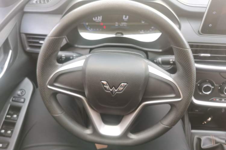Used Wuling Hongguang S3 2019 1.5L Manual Comfort Model China VI Standard Steering Wheel