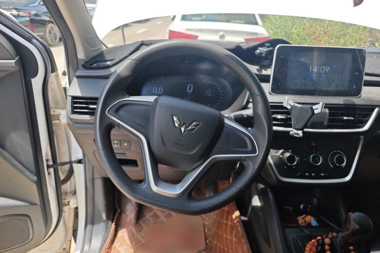 Used Wuling Hongguang S3 2019 1.5L Manual Comfort Model China VI Standard Steering Wheel