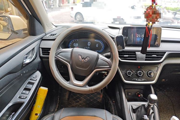 Used Wuling Hongguang S3 2019 1.5L Manual Comfort Model China VI Standard Steering Wheel