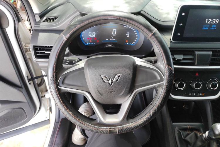 Used Wuling Hongguang S3 2019 1.5L Manual Comfort Model China VI Standard Steering Wheel