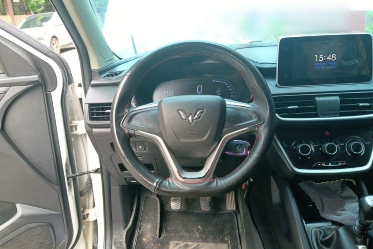 Used Wuling Hongguang S3 2019 1.5L Manual Comfort Model China VI Standard Steering Wheel