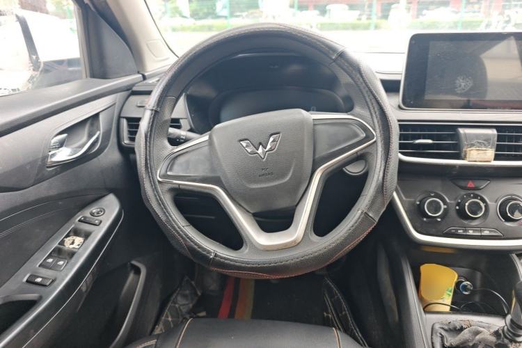 Used Wuling Hongguang S3 2019 1.5L Manual Comfort Model China VI Standard Steering Wheel