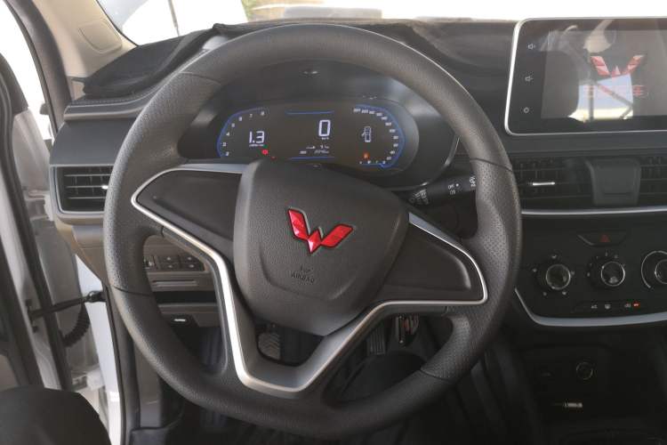 Used Wuling Hongguang S3 2019 1.5L Manual Comfort Model China VI Standard Steering Wheel