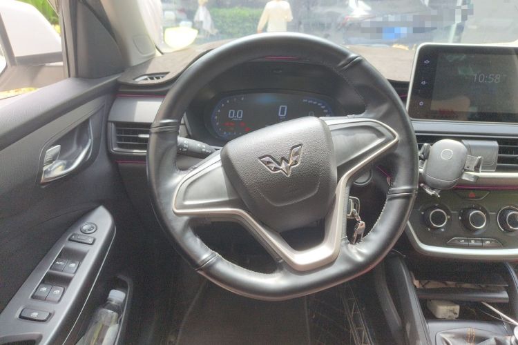 Used Wuling Hongguang S3 2019 1.5L Manual Comfort Model China VI Standard Steering Wheel