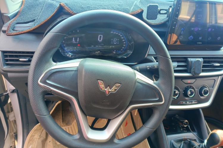 Used Wuling Hongguang S3 2019 1.5L Manual Comfort Model China VI Standard Steering Wheel