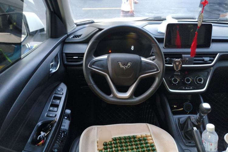 Used Wuling Hongguang S3 2019 1.5L Manual Comfort Model China VI Standard Steering Wheel