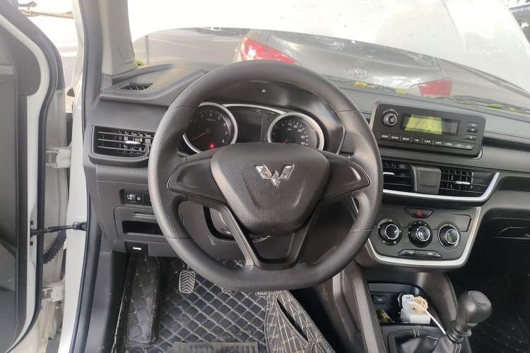 Used Wuling Hongguang S3 2019 1.5L Manual Standard Version China VI Standard Steering Wheel