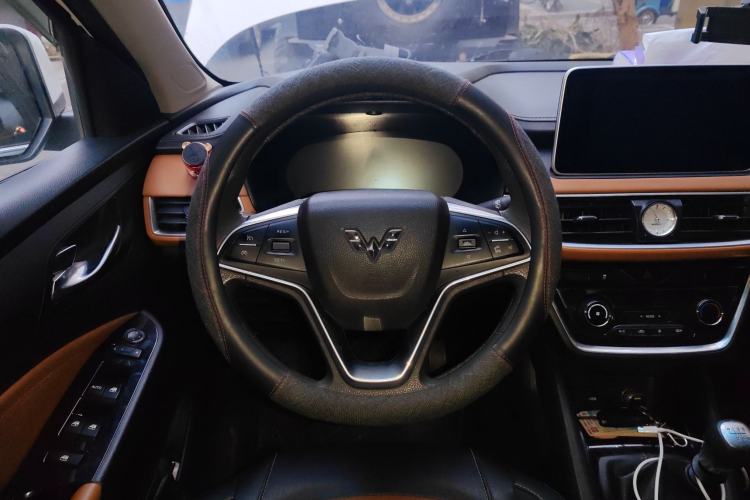 Used Wuling Hongguang S3 2019 Automatic Clutch Version 1.5L Manual Luxury Model China V Standard Steering Wheel