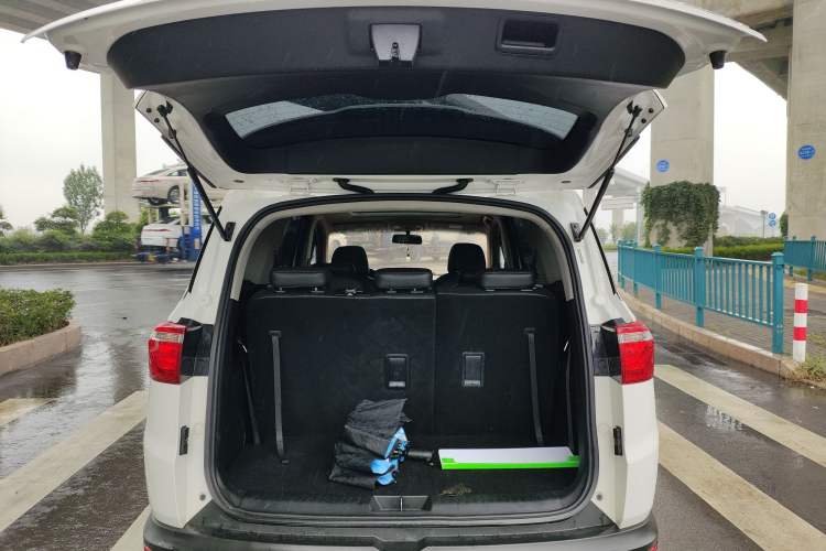 Used Wuling Hongguang S3 2019 Automatic Clutch Version 1.5L Manual Luxury Model China V Standard Trunk