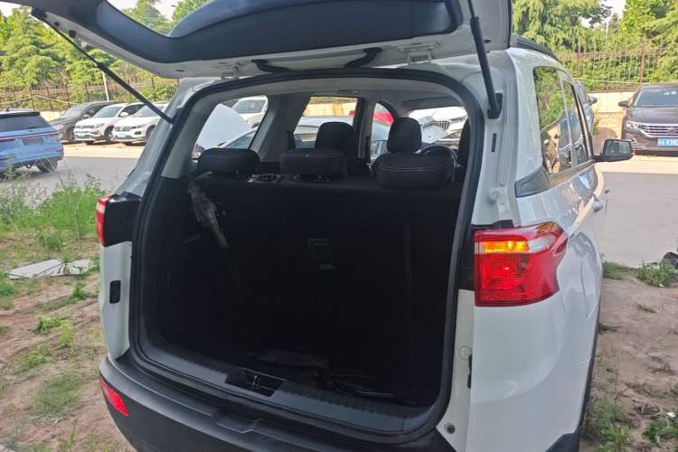 Used Wuling Hongguang S3 2019 1.5L Manual Standard Version China VI Standard Trunk