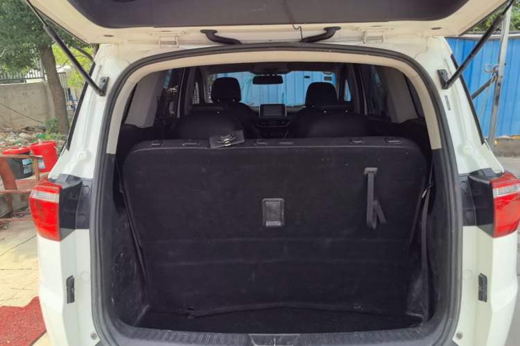 Used Wuling Hongguang S3 2019 1.5L Manual Comfort Model China VI Standard Trunk