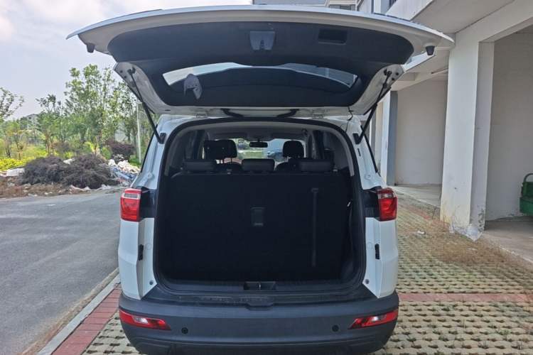 Used Wuling Hongguang S3 2019 1.5L Manual Comfort Model China VI Standard Trunk