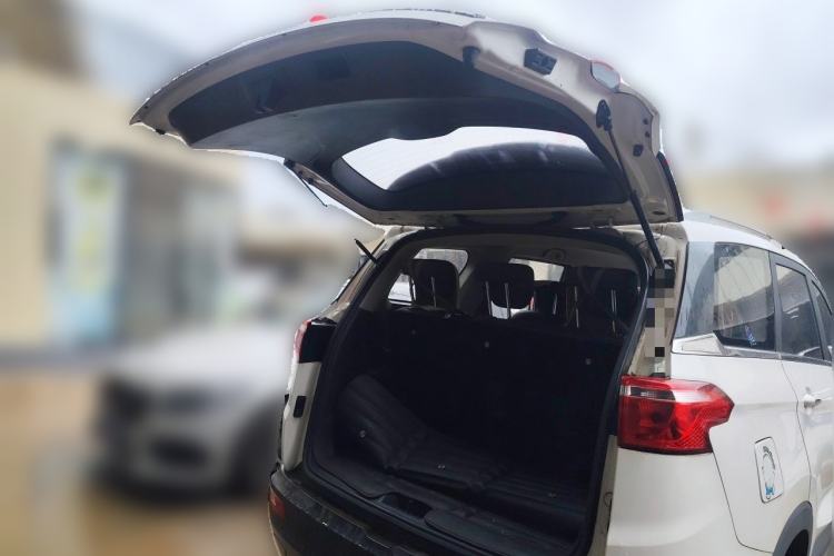Used Wuling Hongguang S3 2019 1.5L Manual Luxury Model China VI Standard Trunk